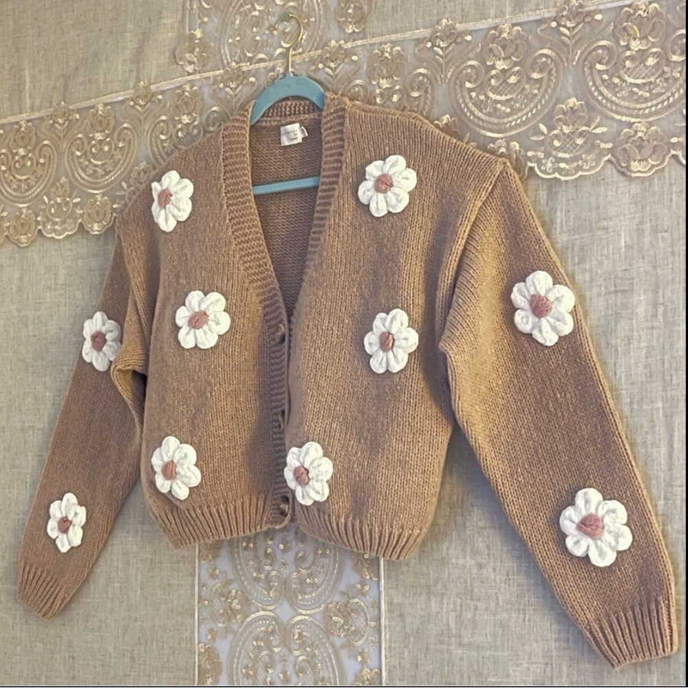HANDMADE FLOWER KNIT SWEATER